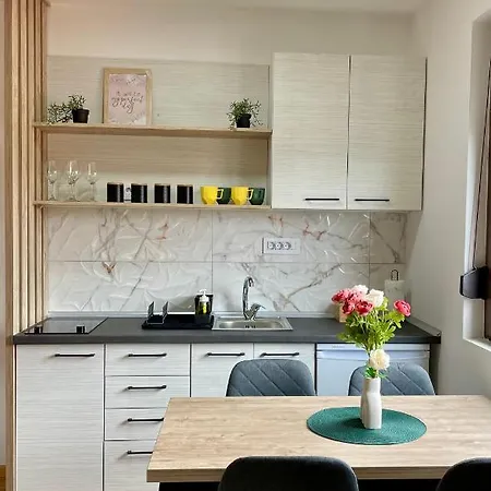 La * زلاتيبور