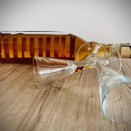 La * زلاتيبور